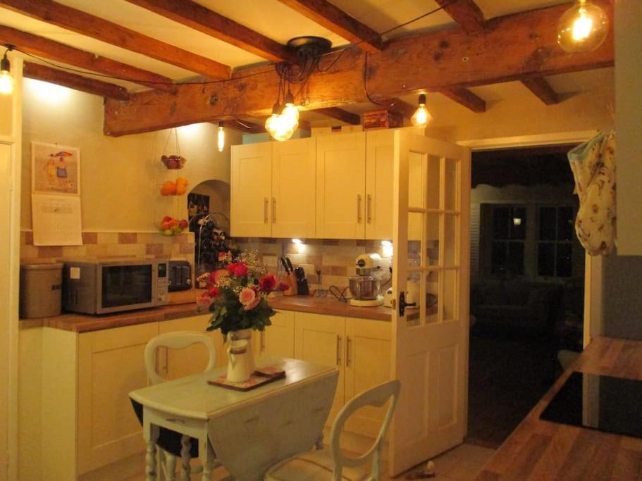 1800 Period Grade 2 Listed Cottage Addingham Exteriér fotografie